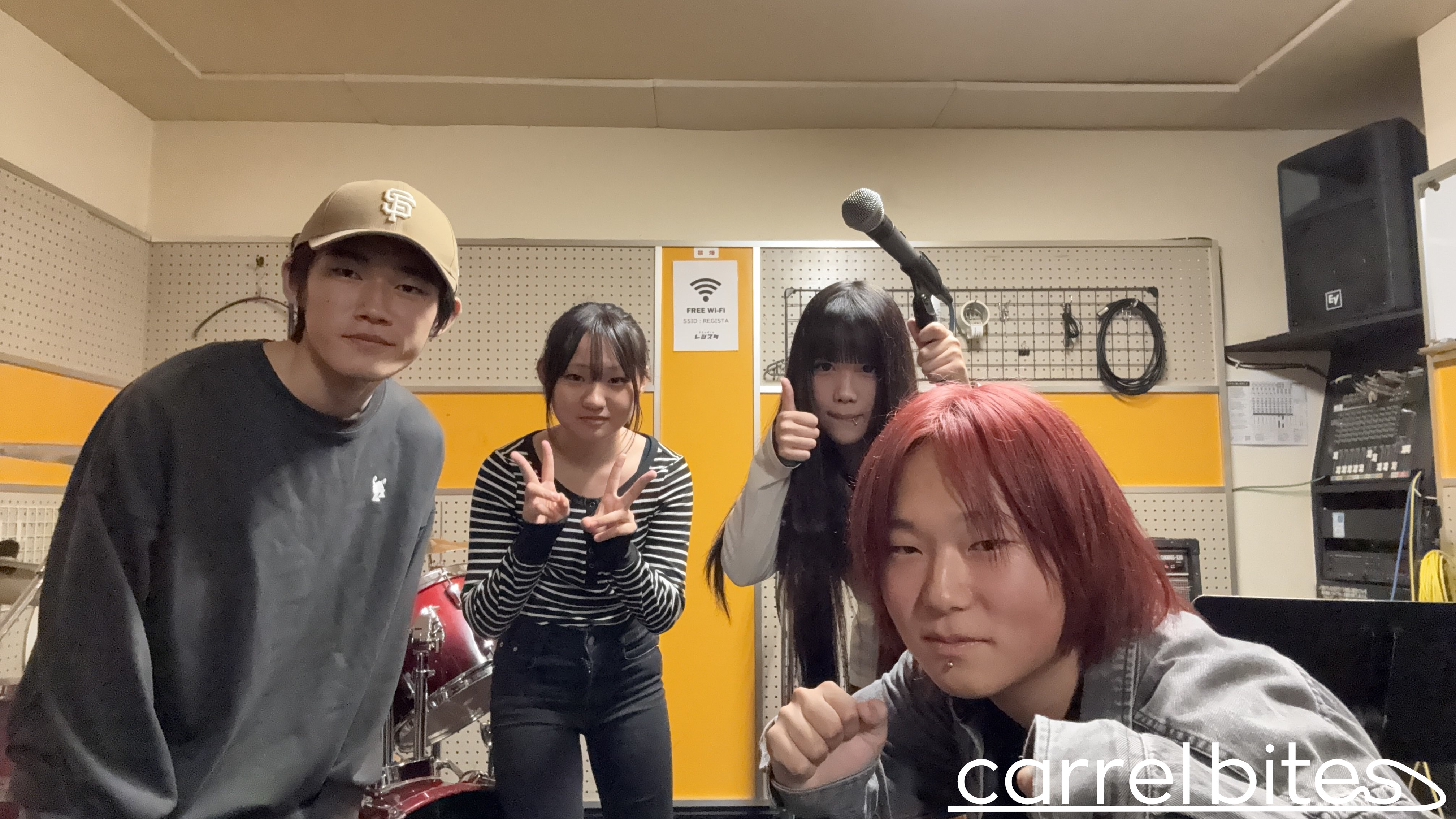 バンドの集合写真